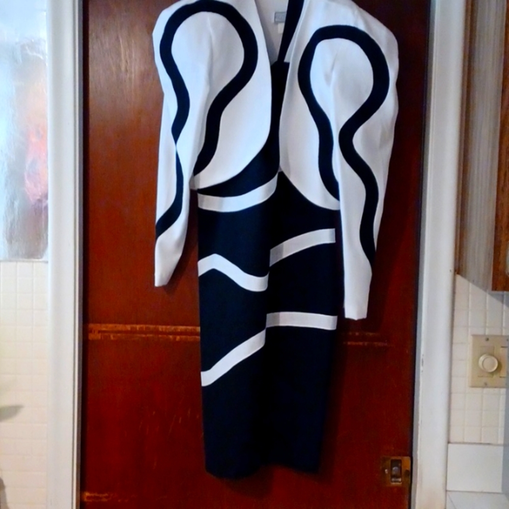 Elite Collection, stunning 2 piece suit, sleeveless dress, only worn once